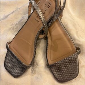 Journee Collection Women's Metallic Sandals